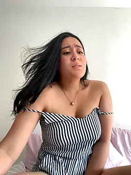 Nina lovi online show from 10-22-25, 09:24