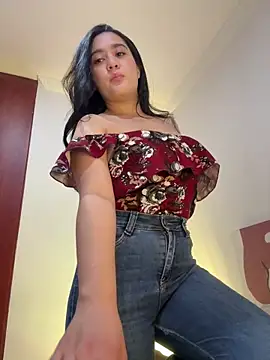Nina lovi online show from 12-22-24, 10:04