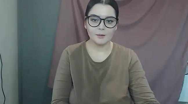 Snapshot of ohhhMie chatting on 02-15-25, 05:07 ohhhMie online show from 02-15-25, 05:07
