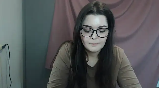Snapshot of ohhhMie chatting on 02-13-25, 05:01 ohhhMie online show from 02-13-25, 05:01