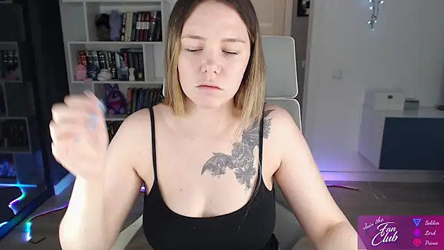 Emma Bryan online show from 05-12-26, 07:31