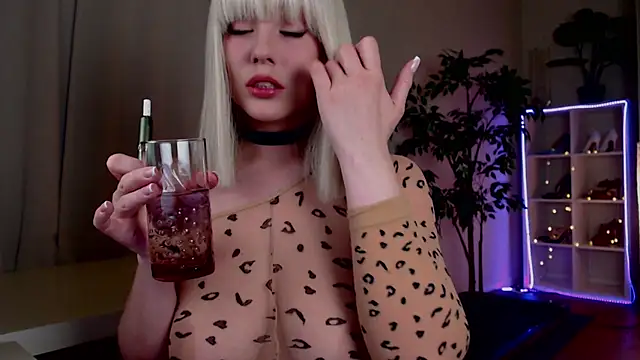 Queensy Sins online show from 05-16-26, 03:44