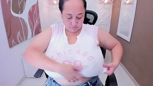 Snapshot of Sharon_tits chatting on 05-24-26, 12:16 Sharon tits online show from 05-24-26, 12:16