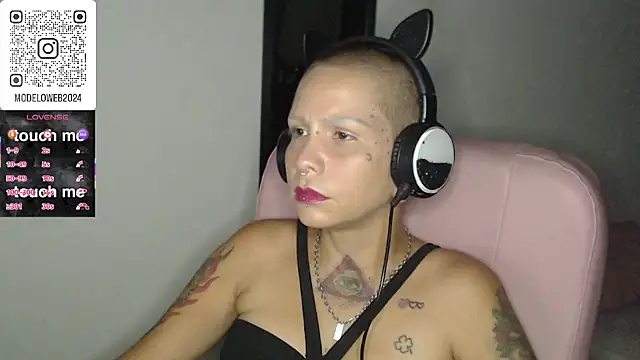 Snapshot of moon_cat85 chatting on 03-06-25, 04:41 moon cat85 online show from 03-06-25, 04:41