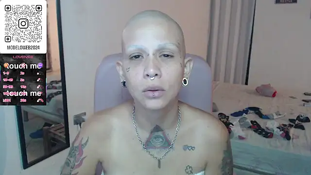 Snapshot of moon_cat85 chatting on 03-08-25, 12:22 moon cat85 online show from 03-08-25, 12:22