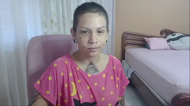 Snapshot of moon_cat85 chatting on 09-10-25, 01:10 moon cat85 online show from 09-10-25, 01:10