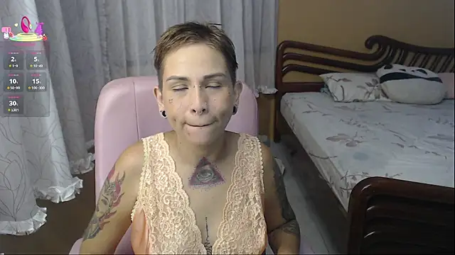 Snapshot of moon_cat85 chatting on 11-25-25, 09:04 moon cat85 online show from 11-25-25, 09:04