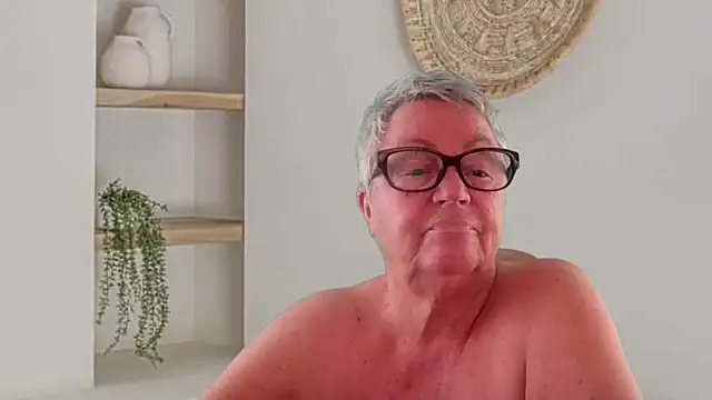 Snapshot of GrannyChrissy68 chatting on 06-02-26, 01:44 GrannyChrissy68 online show from 06-02-26, 01:44
