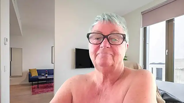 GrannyChrissy68 online show from 05-06-26, 01:37