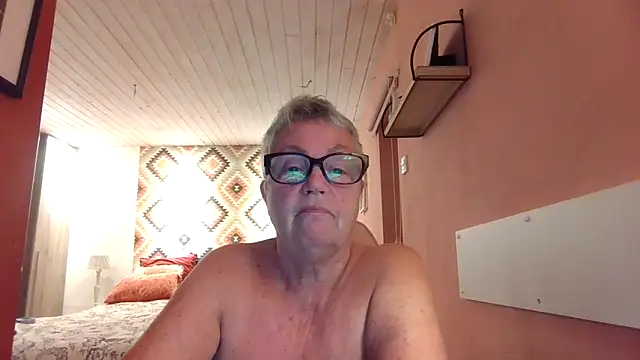 Snapshot of GrannyChrissy68 chatting on 09-17-25, 09:39 GrannyChrissy68 online show from 09-17-25, 09:39