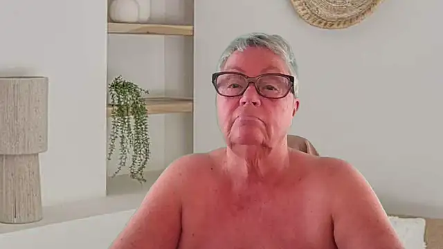 GrannyChrissy68 online show from 05-08-26, 09:29
