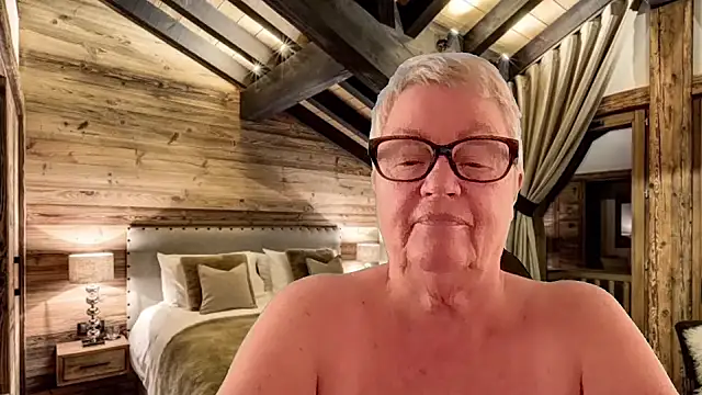 GrannyChrissy68 online show from 03-18-26, 10:32