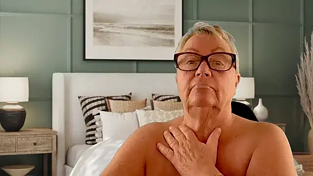 GrannyChrissy68 online show from 03-13-26, 06:02