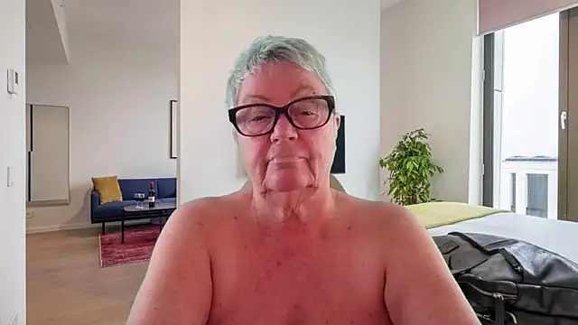 GrannyChrissy68 online show from 04-21-26, 12:34