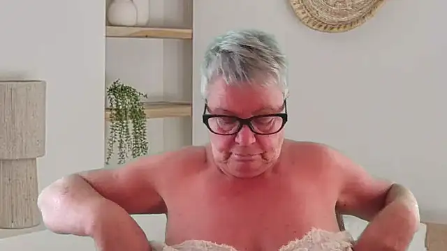 GrannyChrissy68 online show from 05-07-26, 09:18