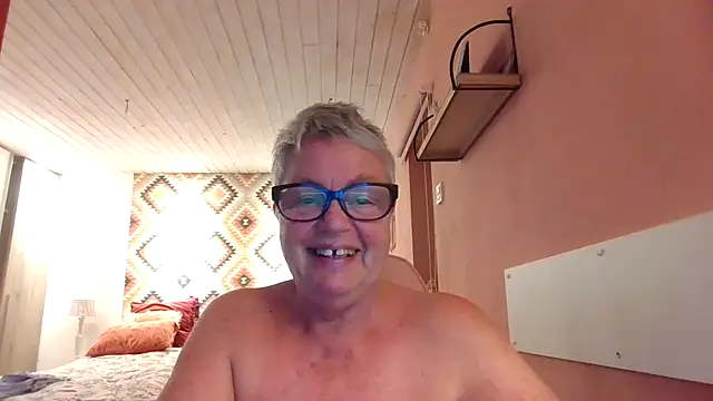 Snapshot of GrannyChrissy68 chatting on 09-15-25, 09:37 GrannyChrissy68 online show from 09-15-25, 09:37