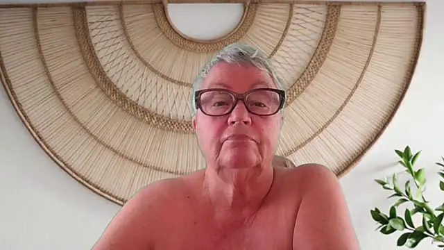 GrannyChrissy68 online show from 05-13-26, 02:02