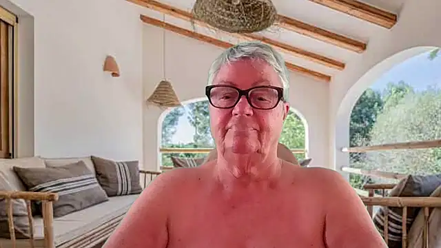 GrannyChrissy68 online show from 04-26-26, 01:41