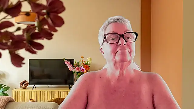 GrannyChrissy68 online show from 02-06-26, 02:24