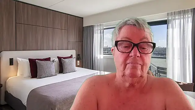 GrannyChrissy68 online show from 05-20-26, 01:19