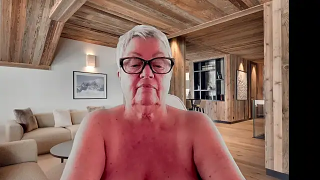 GrannyChrissy68 online show from 02-15-26, 06:18