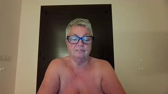 Snapshot of GrannyChrissy68 chatting on 10-02-25, 09:29 GrannyChrissy68 online show from 10-02-25, 09:29