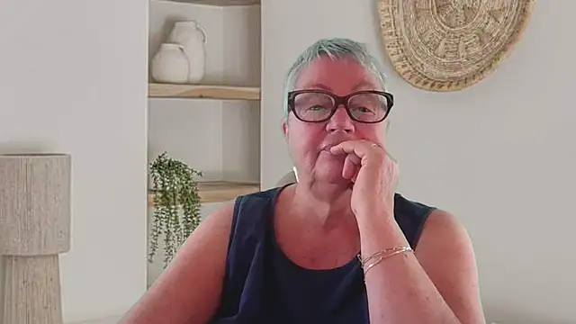 GrannyChrissy68 online show from 05-09-26, 12:30
