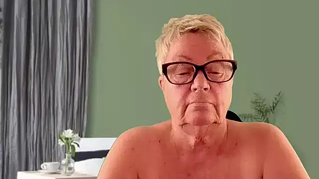 GrannyChrissy68 online show from 04-07-26, 08:43