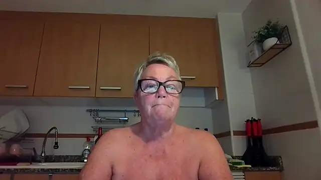 Snapshot of GrannyChrissy68 chatting on 09-28-25, 06:37 GrannyChrissy68 online show from 09-28-25, 06:37