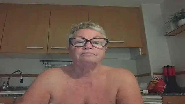 Snapshot of GrannyChrissy68 chatting on 09-27-25, 08:37 GrannyChrissy68 online show from 09-27-25, 08:37