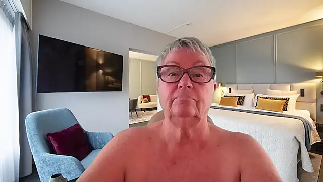 GrannyChrissy68 online show from 05-19-26, 02:35