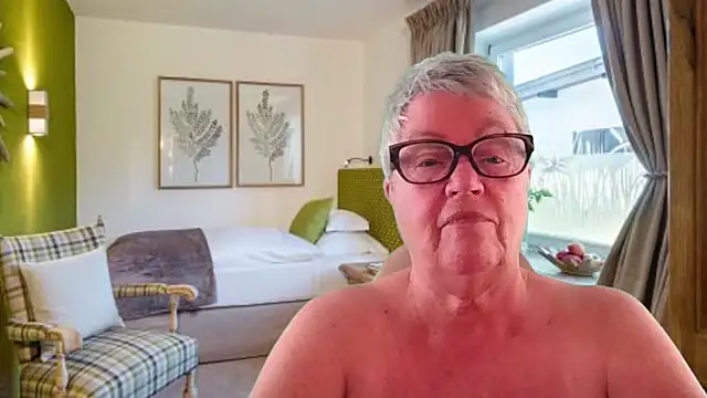 GrannyChrissy68 online show from 05-01-26, 02:33