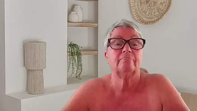 GrannyChrissy68 online show from 05-03-26, 09:18