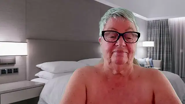 GrannyChrissy68 online show from 05-22-26, 08:51