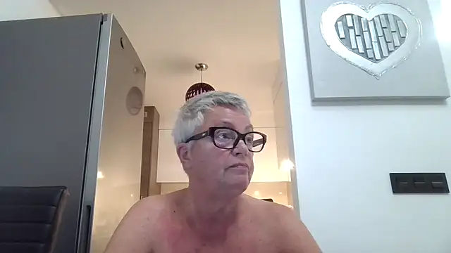 Snapshot of GrannyChrissy68 chatting on 10-01-25, 09:29 GrannyChrissy68 online show from 10-01-25, 09:29