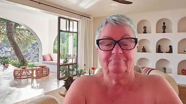 GrannyChrissy68 online show from 05-05-26, 12:08