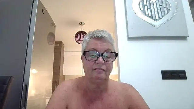 Snapshot of GrannyChrissy68 chatting on 09-30-25, 08:59 GrannyChrissy68 online show from 09-30-25, 08:59