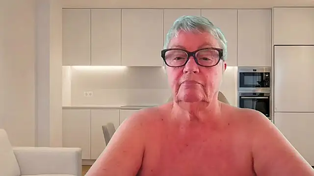 Snapshot of GrannyChrissy68 chatting on 06-10-26, 02:51 GrannyChrissy68 online show from 06-10-26, 02:51