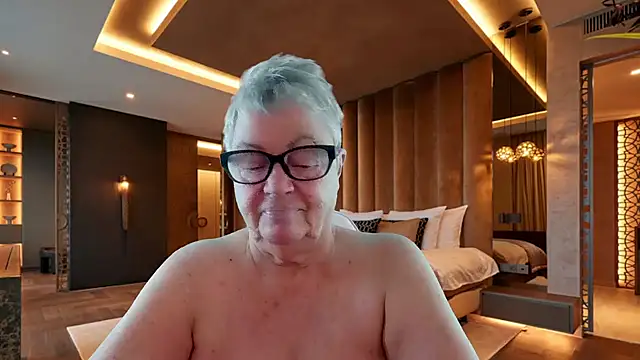 GrannyChrissy68 online show from 12-18-25, 01:04