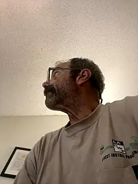 Snapshot of Trainee2Bpeed chatting on 09-13-25, 07:58 Trainee2Bpeed online show from 09-13-25, 07:58