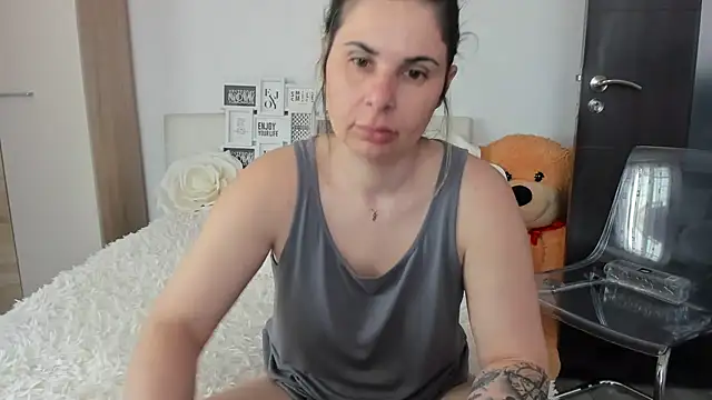 Snapshot of sweetemy4u chatting on 04-20-26, 07:33 sweetemy4u online show from 04-20-26, 07:33