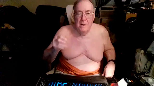 Snapshot of Toastir chatting on 09-30-25, 05:41 Toastir online show from 09-30-25, 05:41