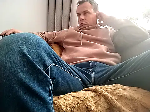 Snapshot of grzes19763 chatting on 10-20-25, 08:15 grzes19763 online show from 10-20-25, 08:15