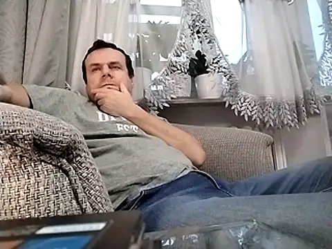 grzes19763 online show from 12-15-25, 02:01