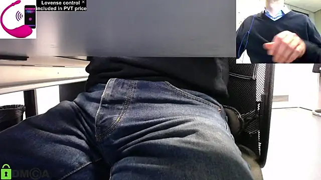 Snapshot of pliko chatting on 02-25-25, 11:10 pliko online show from 02-25-25, 11:10