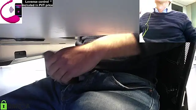 Snapshot of pliko chatting on 10-06-25, 09:54 pliko online show from 10-06-25, 09:54