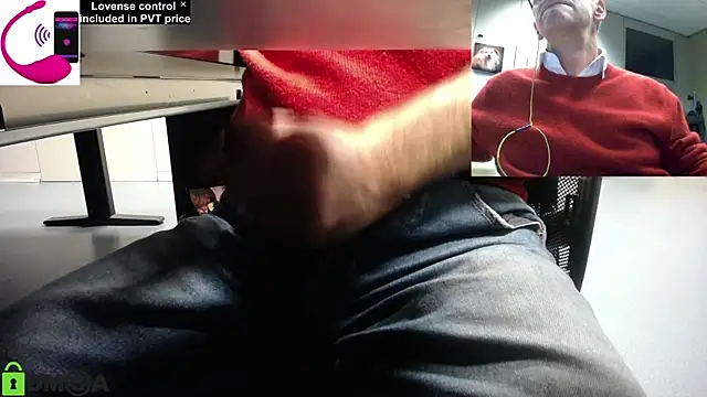 Snapshot of pliko chatting on 10-31-25, 03:52 pliko online show from 10-31-25, 03:52