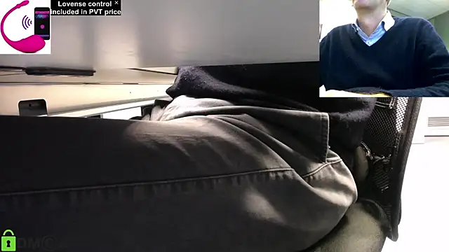 Snapshot of pliko chatting on 10-22-25, 08:03 pliko online show from 10-22-25, 08:03