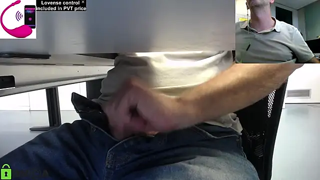 Snapshot of pliko chatting on 09-11-25, 01:22 pliko online show from 09-11-25, 01:22