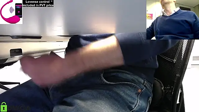 Snapshot of pliko chatting on 03-21-25, 08:39 pliko online show from 03-21-25, 08:39